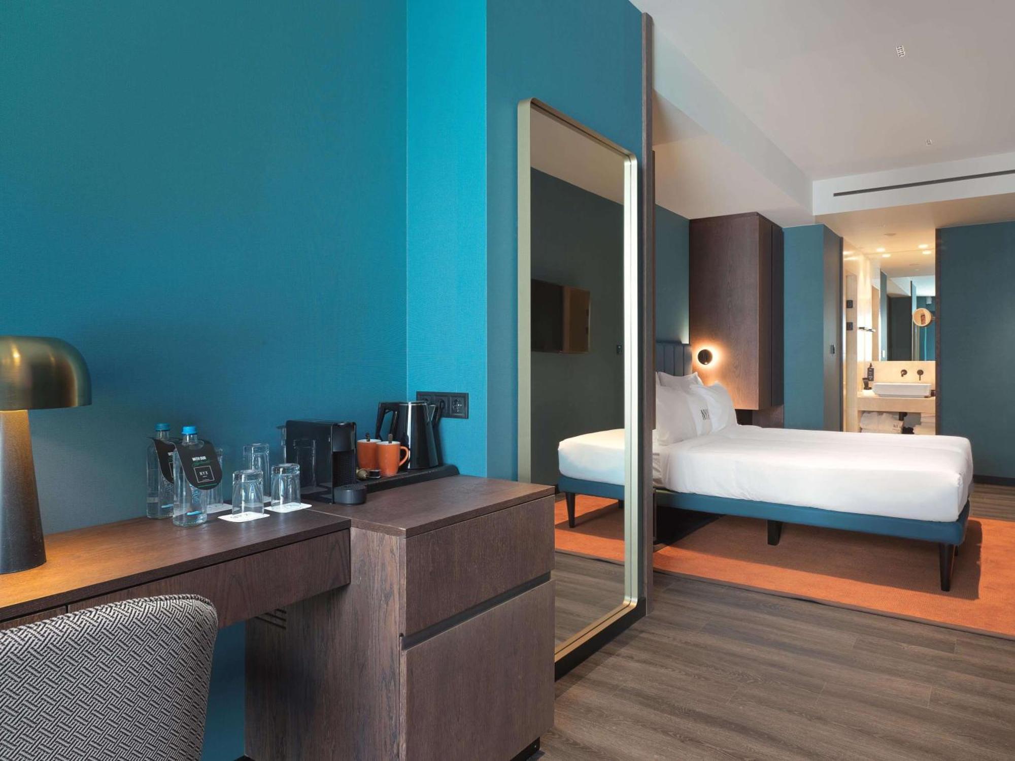 Deluxe Space Room